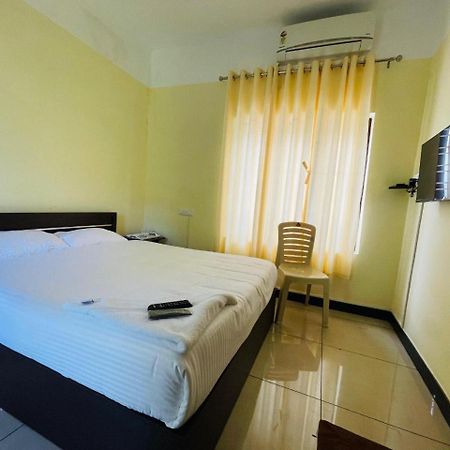 Akr Residency Hotel Kazhakuttam Exterior photo