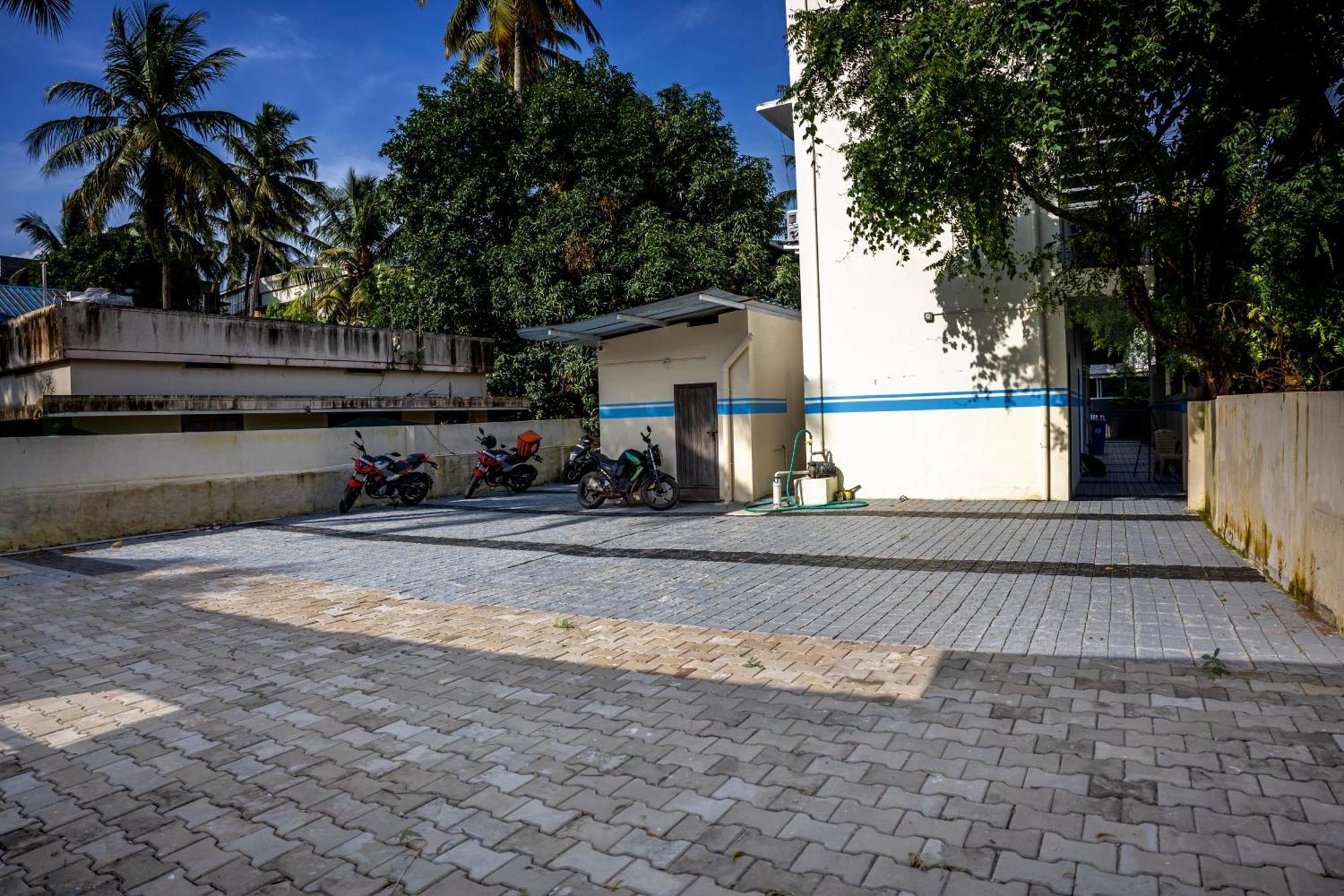 Akr Residency Hotel Kazhakuttam Exterior photo